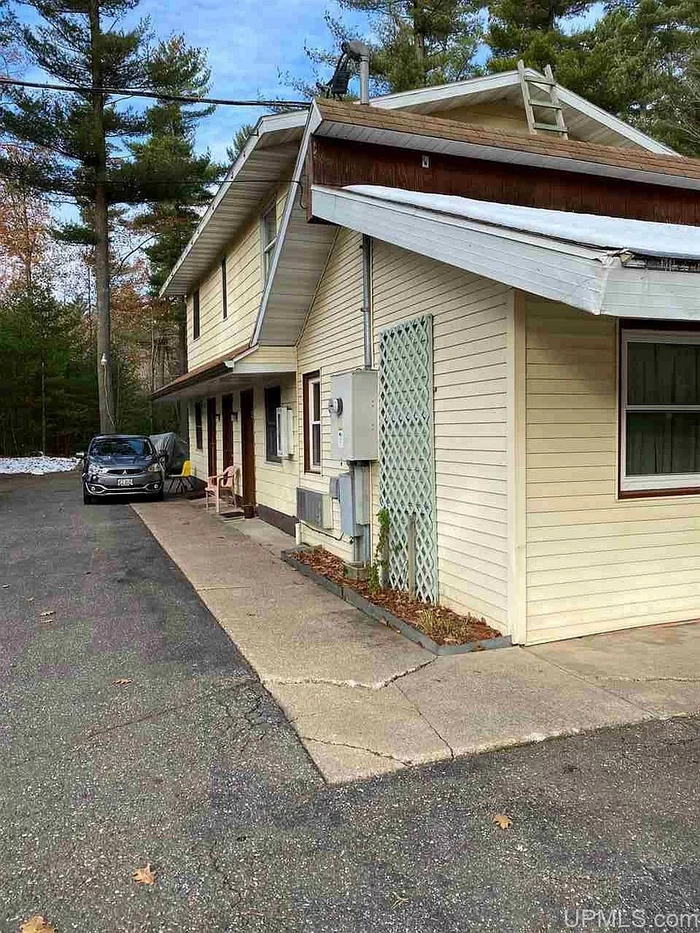 Woodlands Motel (Bambi Park Motel) - From Zillow Listing (newer photo)